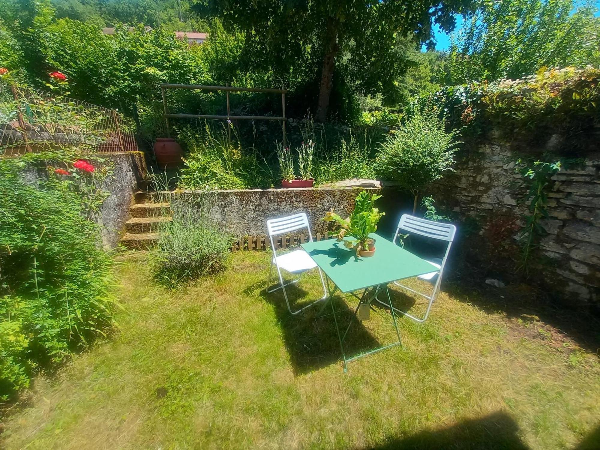 Maison Medievale Avec Jardin Dans Charmant Village Vers  Exterior photo